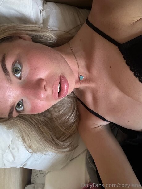 Cozylana exclusive actress pictures