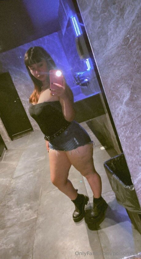 Poisonxxx star nude images