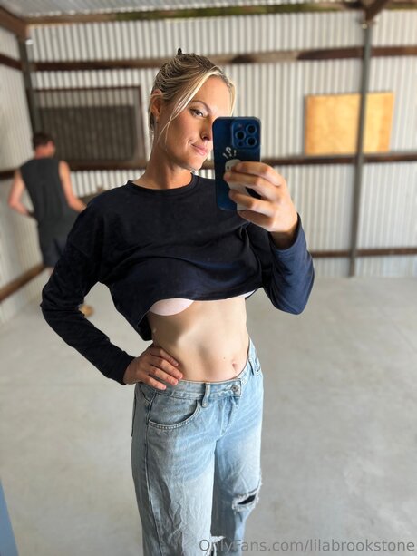 Lilabrookstone exclusive star img