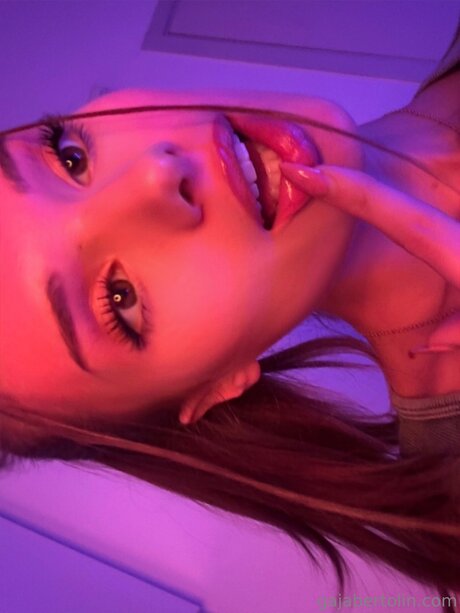 Gajabertolin art model gallery