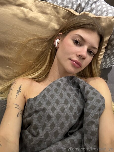 Frozeen Ye best model photo