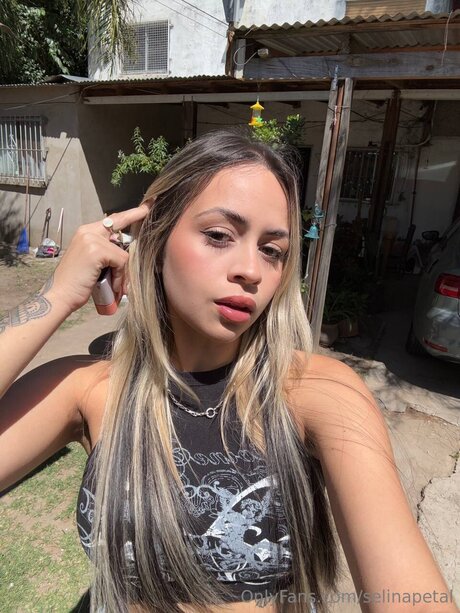 Selinapetal art star photos