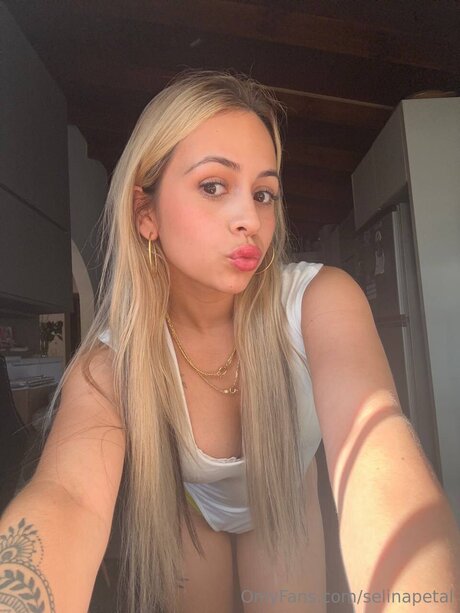 Selinapetal pretty star pictures