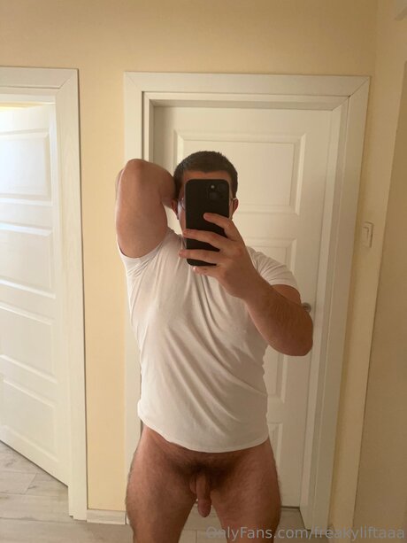 Freakybear69 pornstar top image