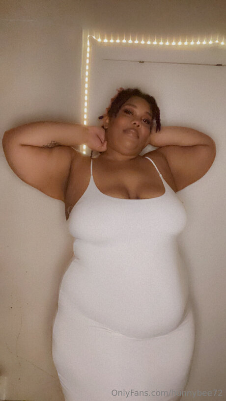 Hunnybee72 model gallery