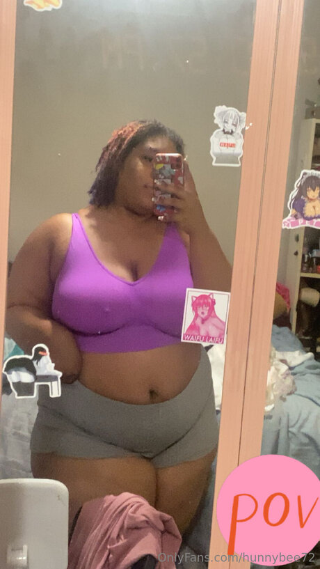 Hunnybee72 pretty pornstar picture