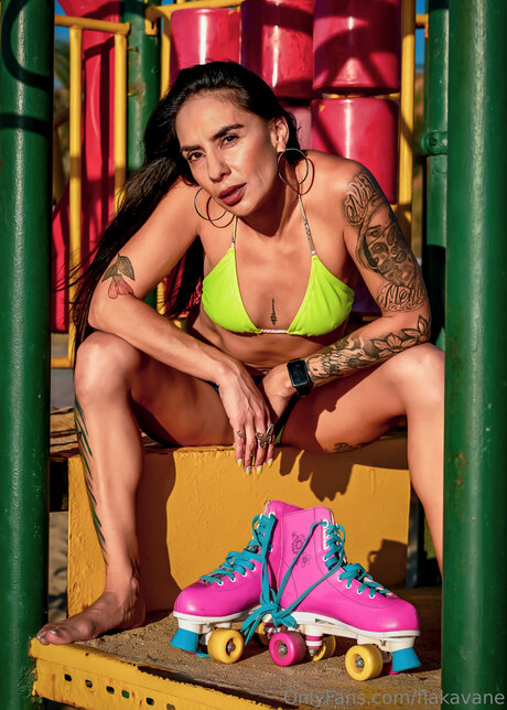 Flakavane star nude pictures