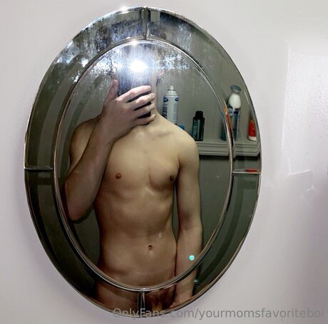 Yourmomsfavoriteboi sex pornstar image