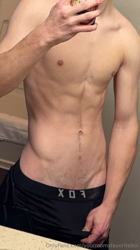 Yourmomsfavoriteboi naked star pictures