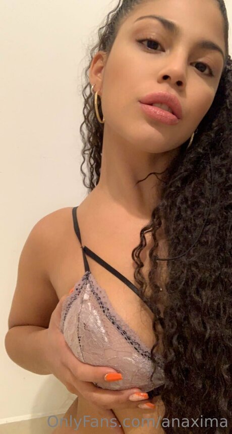 Anaxima nudes model pictures