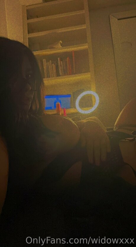 Widowxxx model top img