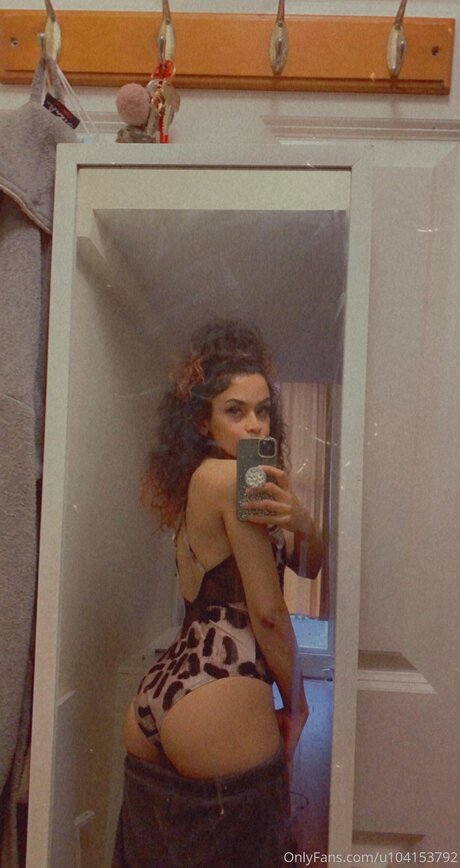 Dirty Vv naked star image