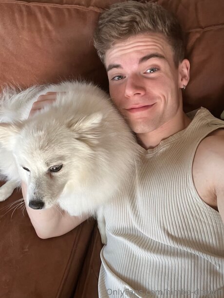 Himbo Dragon naked star img