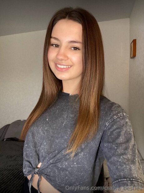 Crazy Girl Kira model naked gallery