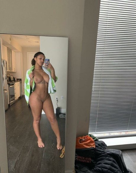 Vivypie beautiful model photo