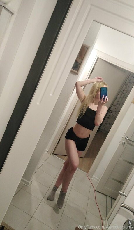 X Sweetie Plum X pornstar img