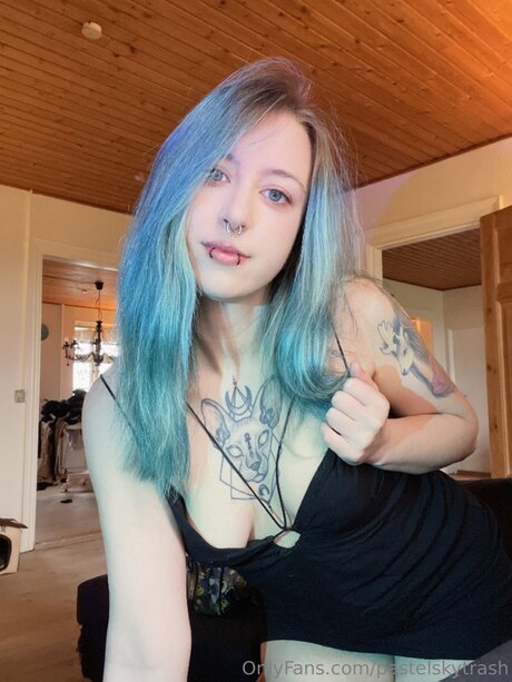 SKY VICTORIA art model pic