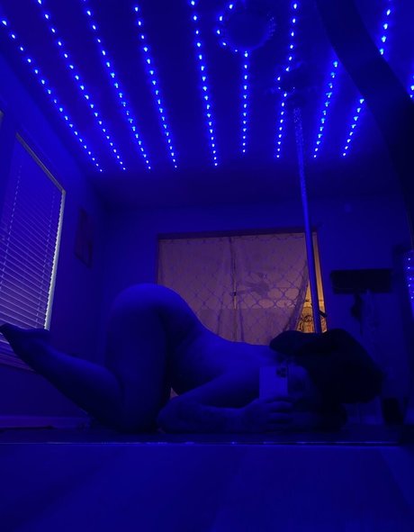 cakedupbrat pretty actress img