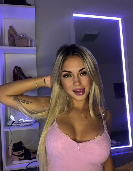 live onlyfans hot naked image