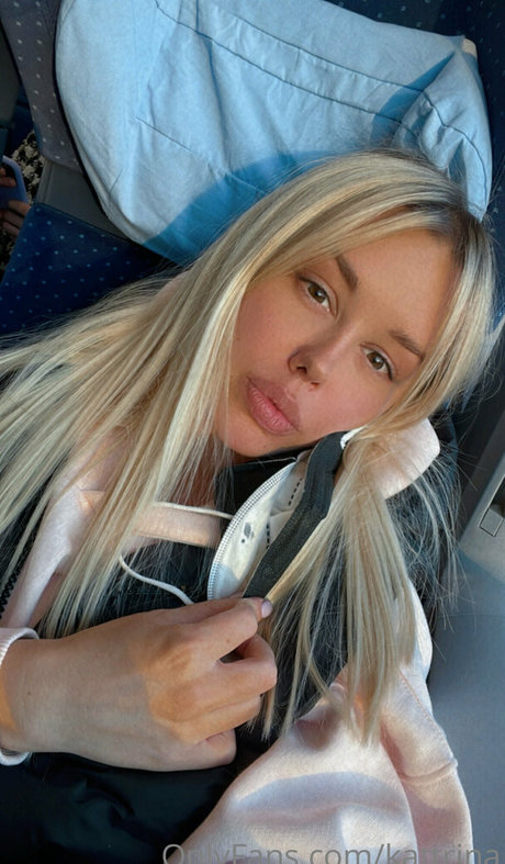 kattrina model top images