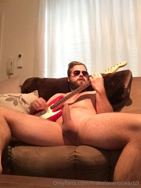 Makelovenotwar69 star sexy photo