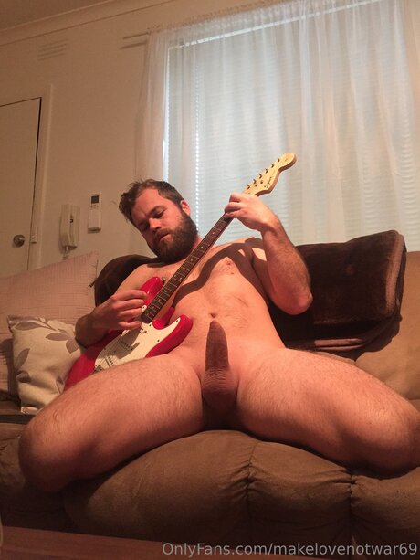 Makelovenotwar69 erotic model photos