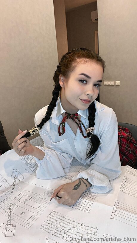 Arisha Blum pretty star img