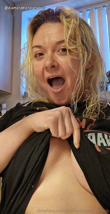 Diamondblondienorris pretty pornstar photos