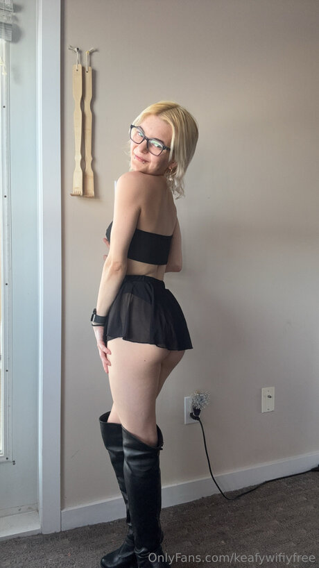 Keafywifiyfree model nude image