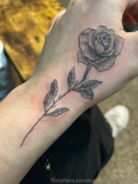 Katrynamaxxofficial nude actress photos