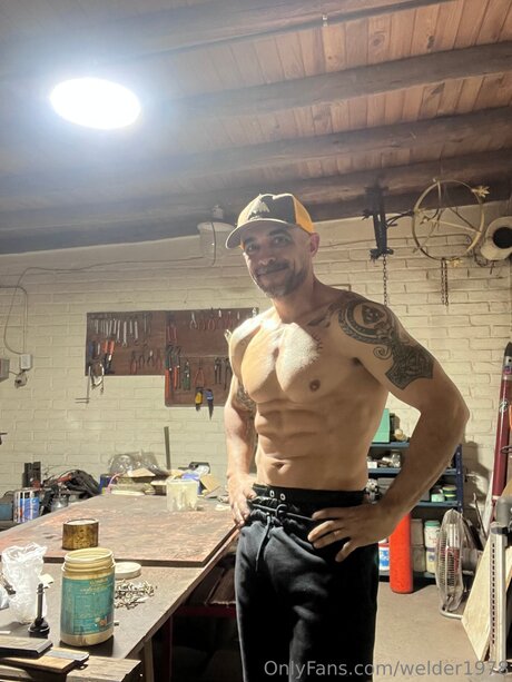 Welder1978 xxx model image