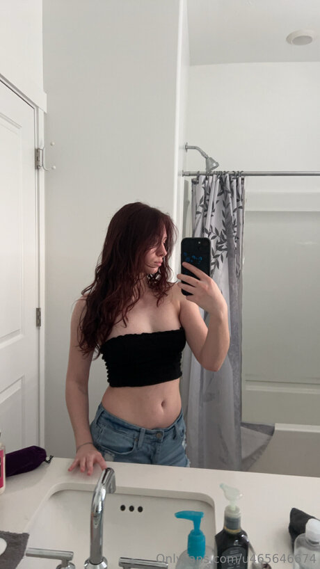 U465646674 model porn picture