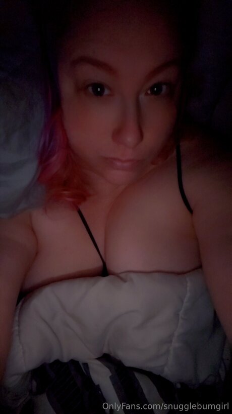 Snugglebumgirl high quality pornstar photos