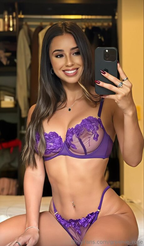 Greenie Rose star naked pic