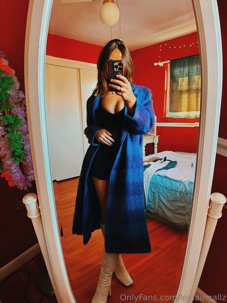 Leylaingallz hot actress pics