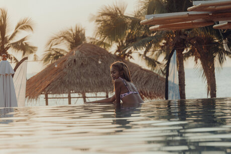 Benzasia model sexy pictures