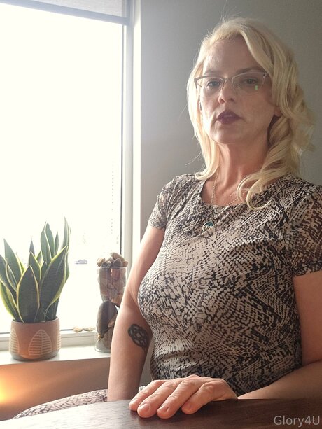 Glory4u free actress pics