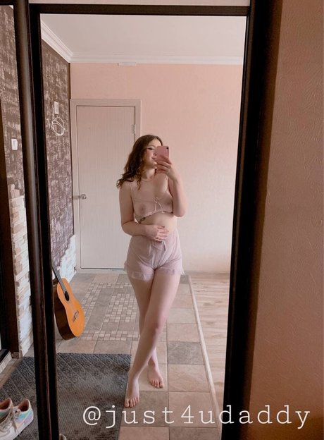 Devo4ka Askorbinka pornographic model image