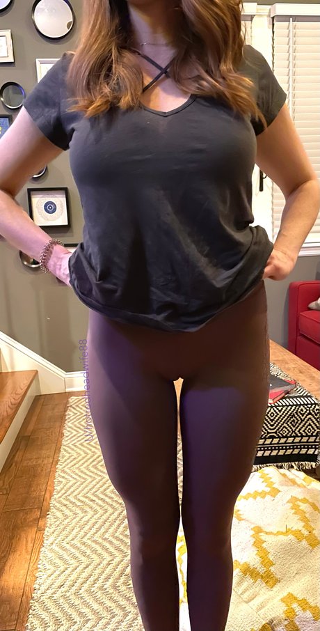 Hotredheadwife88 model erotic pic