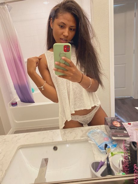 Leah MilkDiamond pornstar adult photos