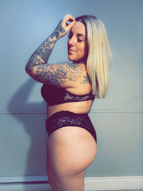 Melissa St Laurent Rondeau art model images