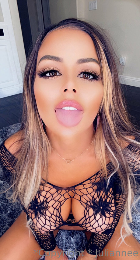 _Juliannee adult model pictures