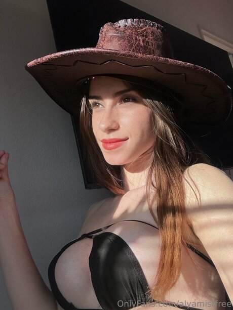 Alyamistfree naked pornstar picture