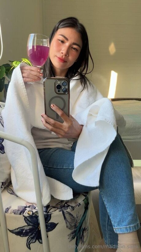 Madison Saeli hd model photo