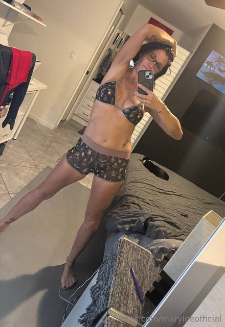 Maryiceofficial art model pic