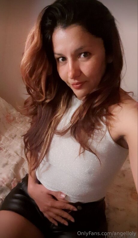 Angelloly pornographic star photos