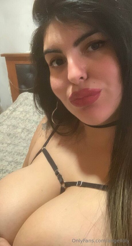 Angelloly nudes star pics