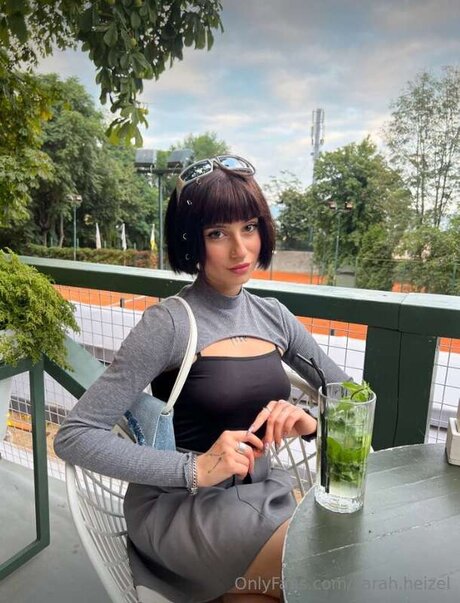 Sarah Heizel beautiful model pic