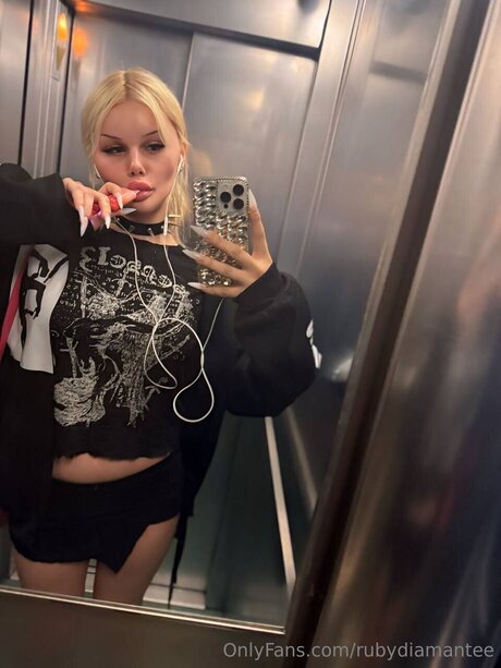 Rubydiamantee pornstar image