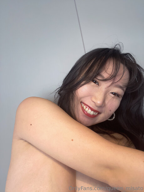 Queen Misato star naked pic